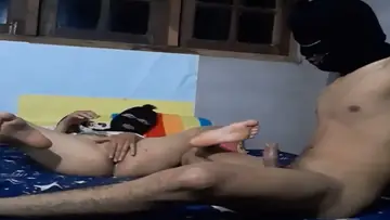 Cewek Pakai Topeng Ngentot Liar Di Ranjang Kost
